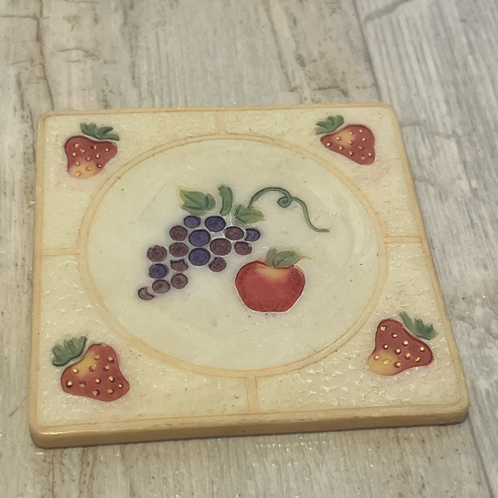 Coasters Set of 4 fruit grapes apple‎ strawberry with cork bottoms - Picture 3 of 5